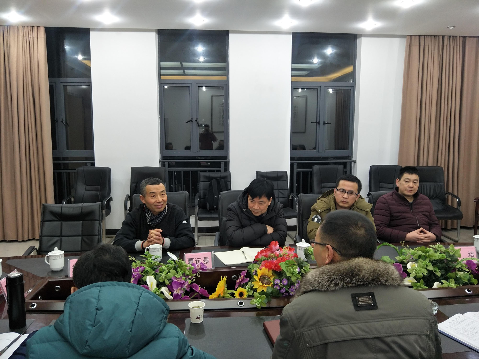 講座現(xiàn)場，老師和學(xué)生們認(rèn)真聆聽專家的授課